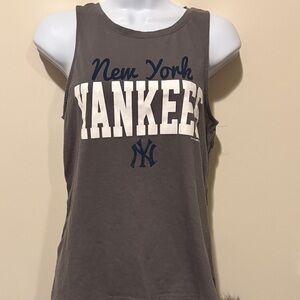 New York Yankees Women’s Muscle Tee in Size Medium